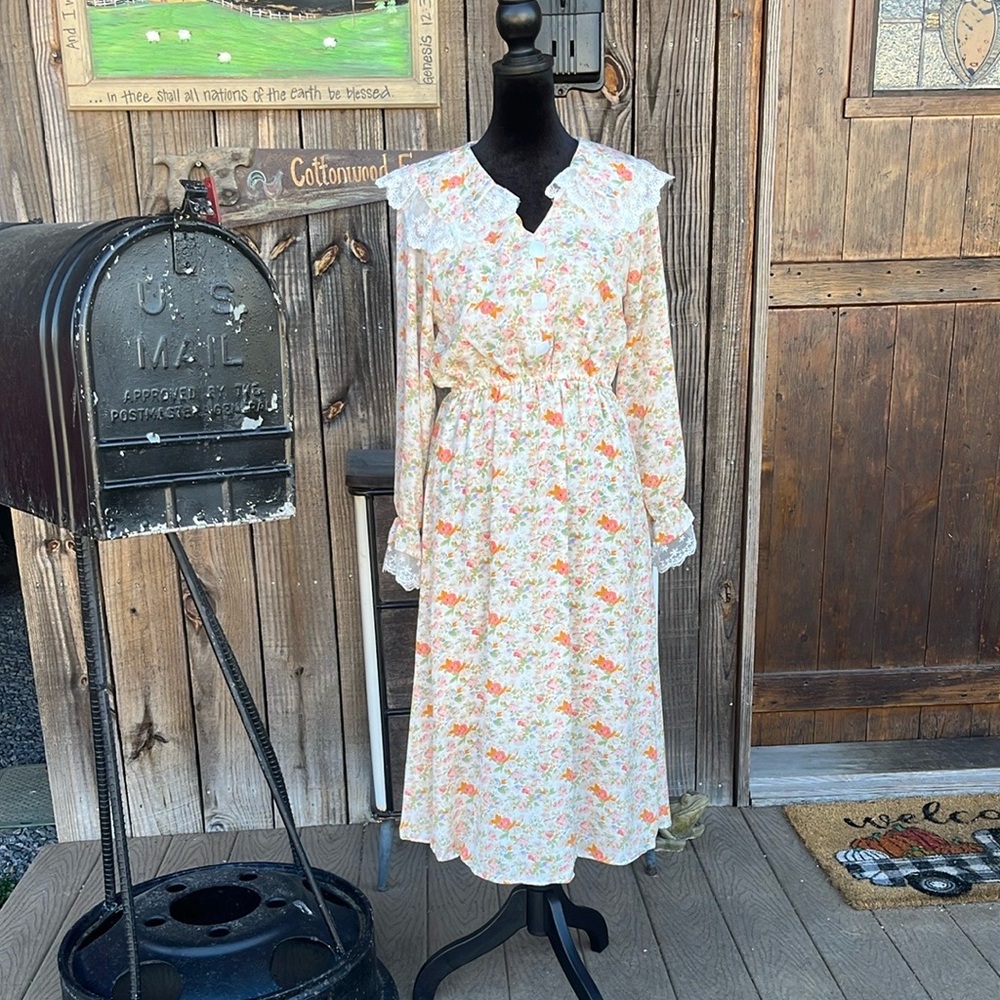 Vintage look Cottagecore style  Yi Thai Sai size Small dress New with tags